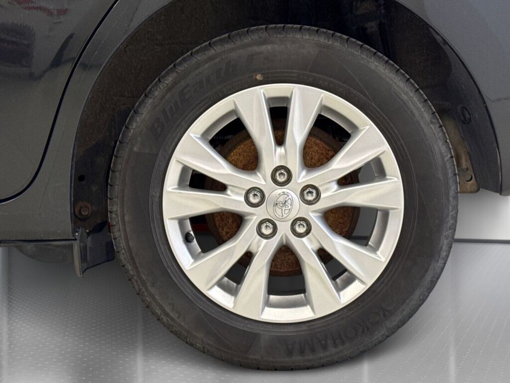 Toyota Verso-S 2012 Musta