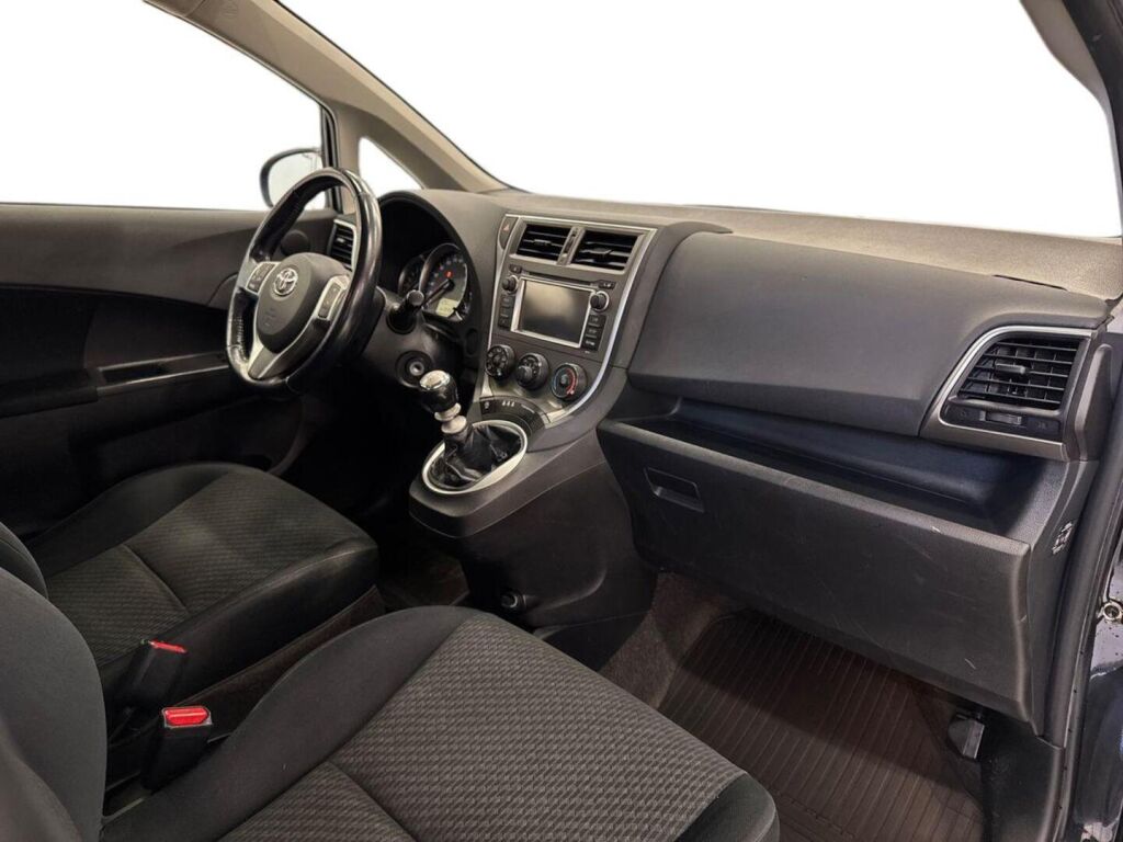 Toyota Verso-S 2012 Musta