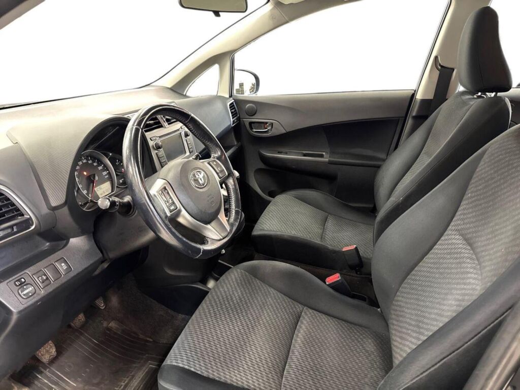 Toyota Verso-S 2012 Musta