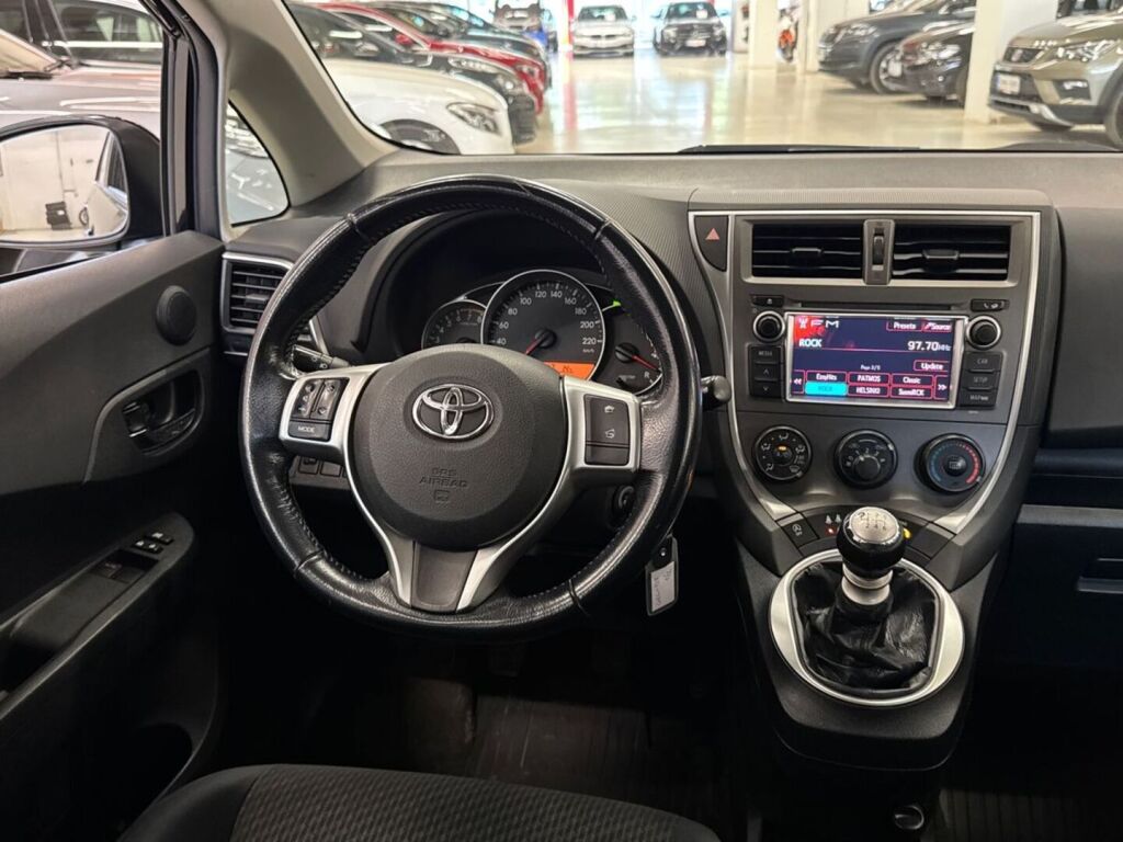 Toyota Verso-S 2012 Musta