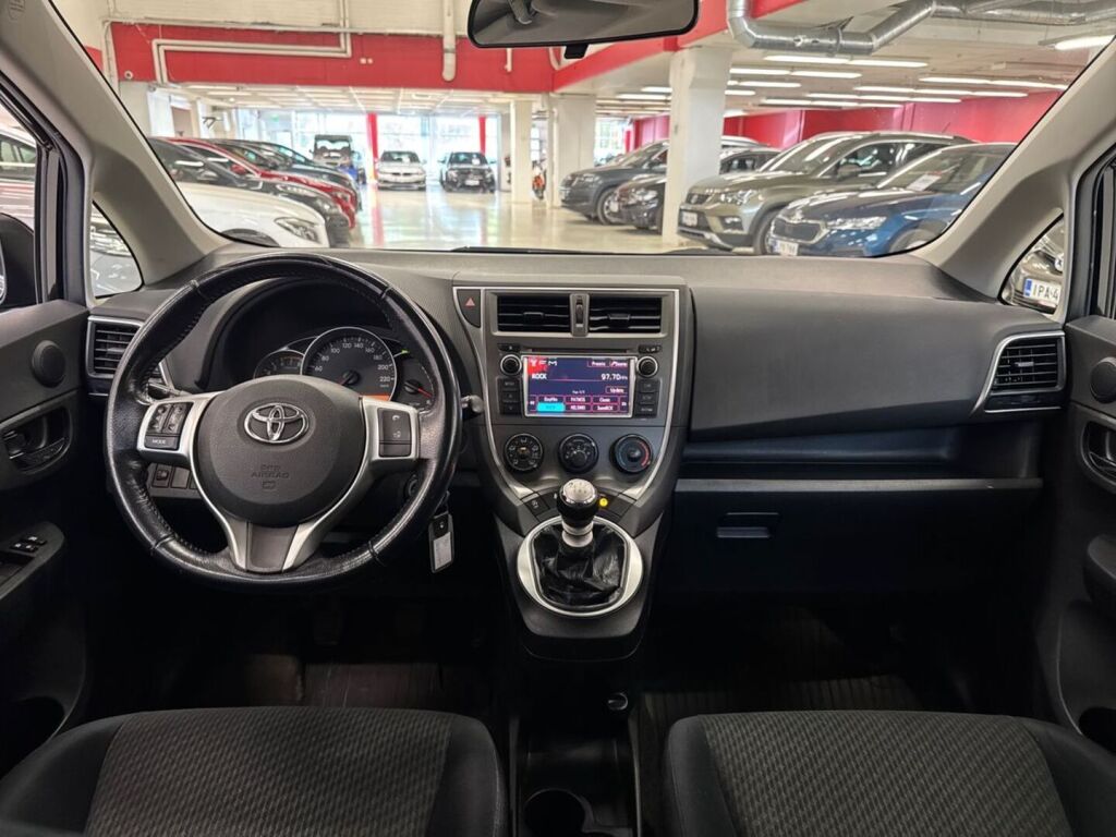 Toyota Verso-S 2012 Musta