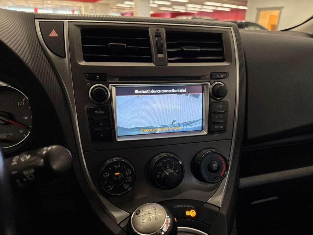 Toyota Verso-S 2012 Musta