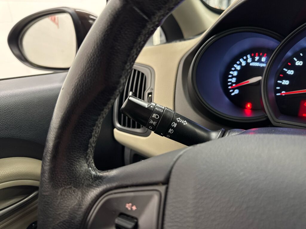 Kia Rio 2012 Ruskea (beige)