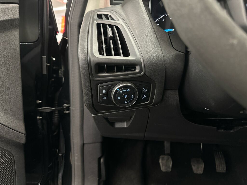 Ford Focus 2012 Musta