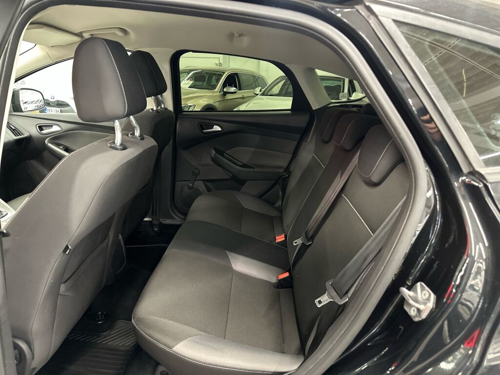 Ford Focus 2012 Musta