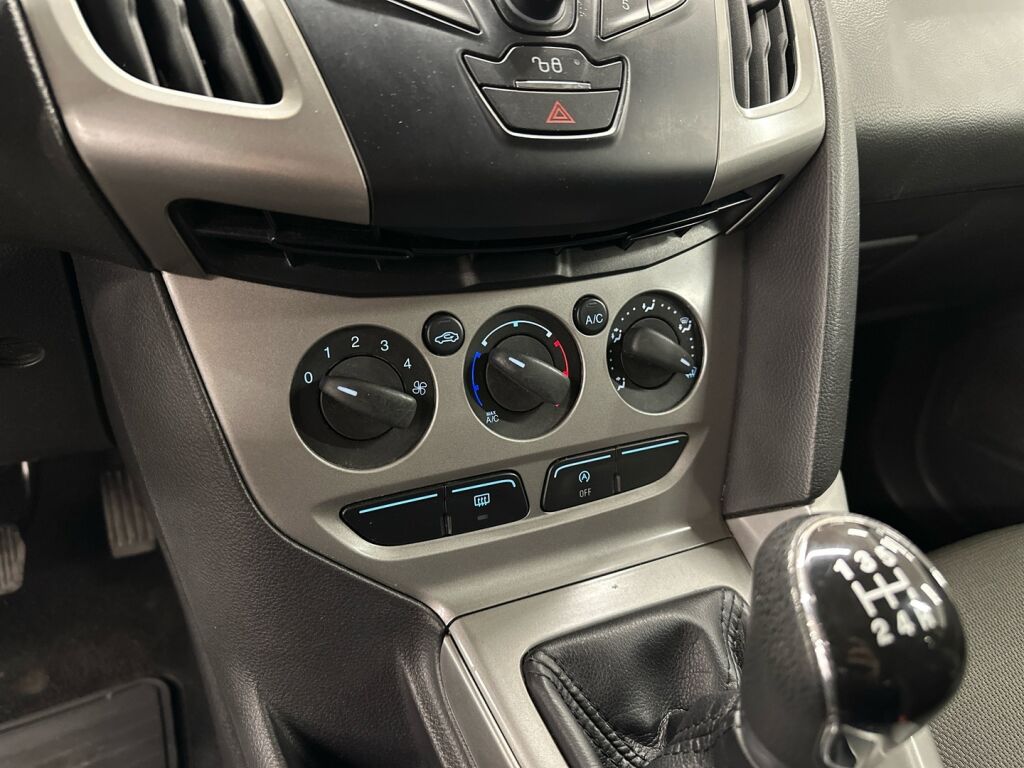 Ford Focus 2012 Musta