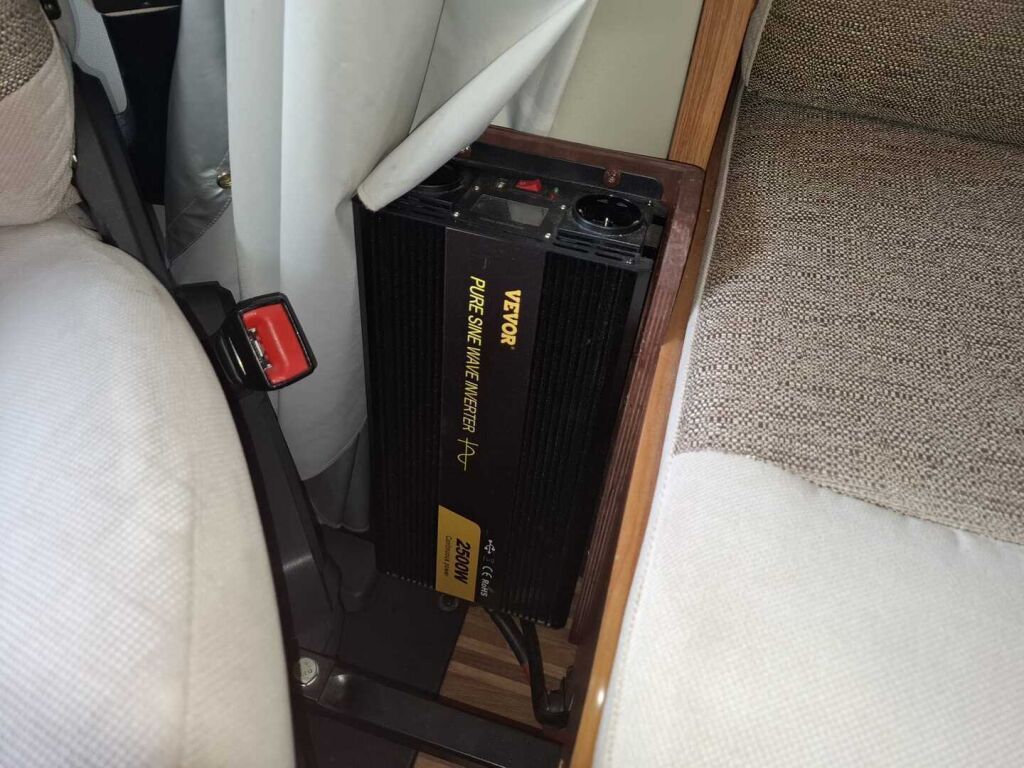 Adria Matrix Plus 650 SF 2013 Harmaa