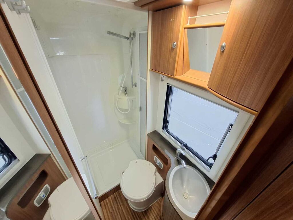 Adria Matrix Plus 650 SF 2013 Harmaa