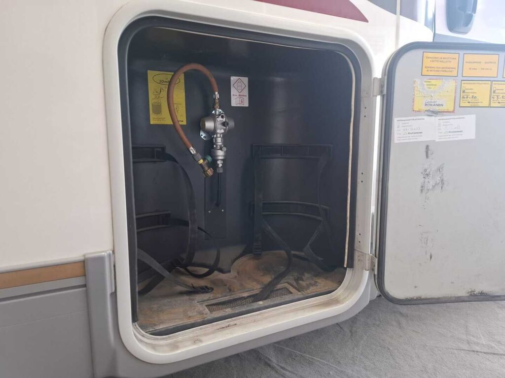 Adria Matrix Plus 650 SF 2013 Harmaa