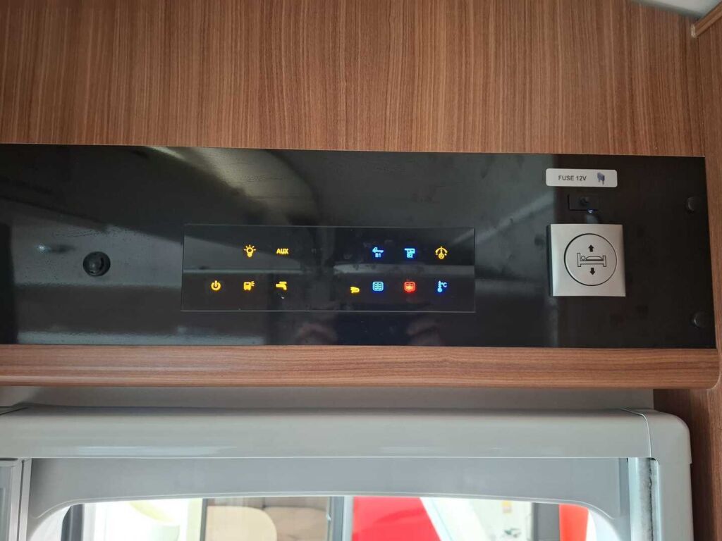 Adria Matrix Plus 650 SF 2013 Harmaa