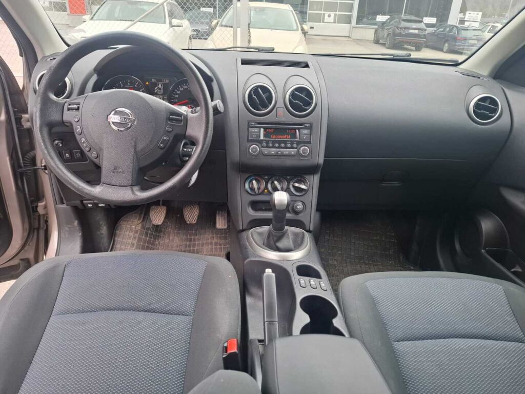 Nissan Qashqai 2012 Ruskea (beige)