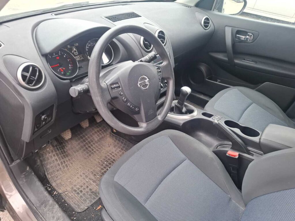 Nissan Qashqai 2012 Ruskea (beige)
