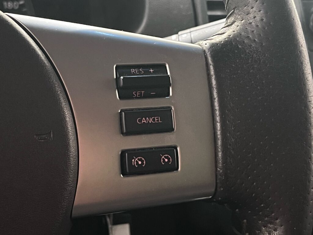 Nissan Navara 2012 Sininen