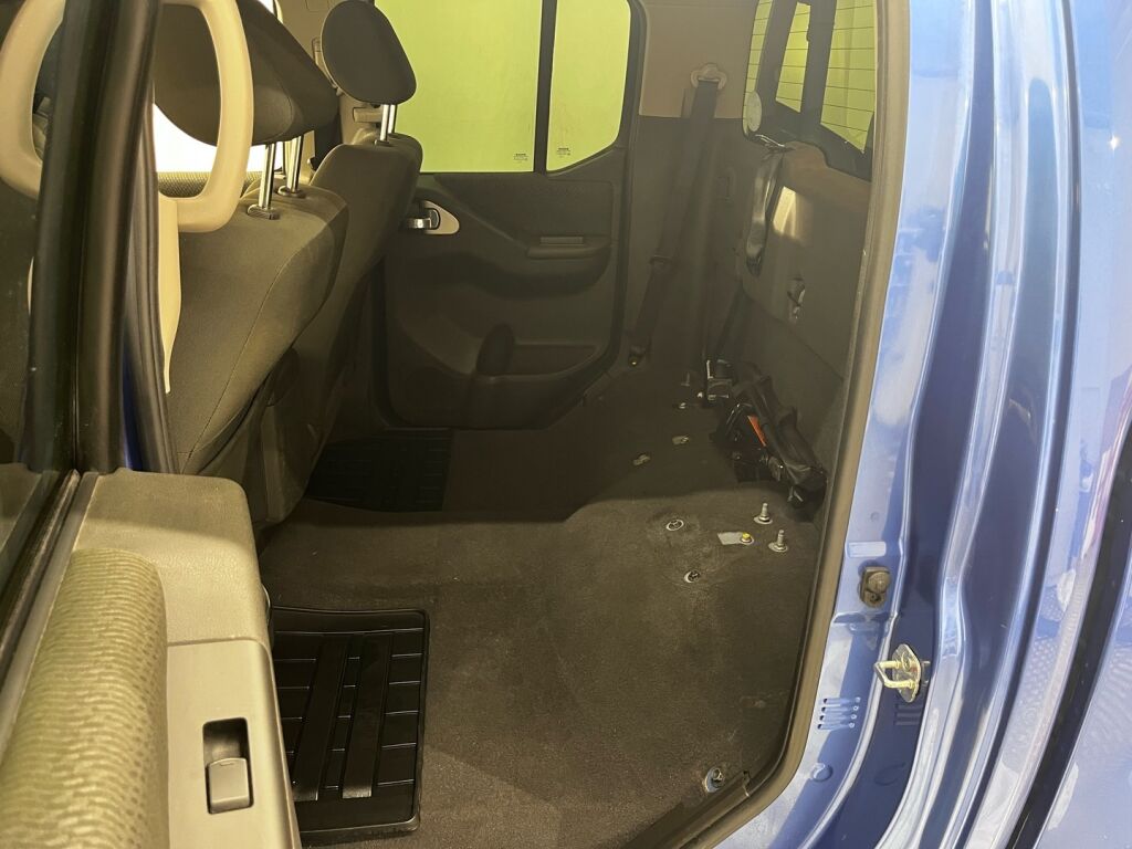 Nissan Navara 2012 Sininen