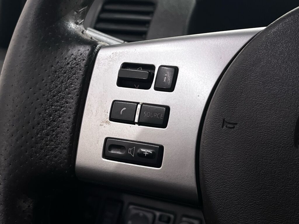 Nissan Navara 2012 Sininen