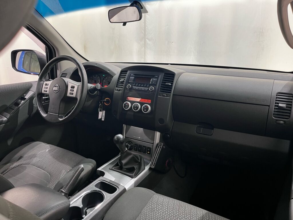 Nissan Navara 2012 Sininen