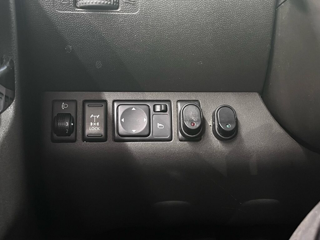 Nissan Navara 2012 Sininen