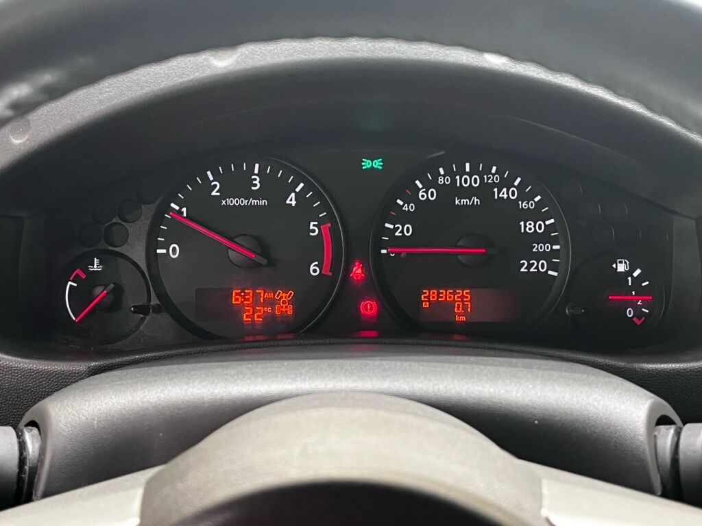 Nissan Navara 2012 Sininen