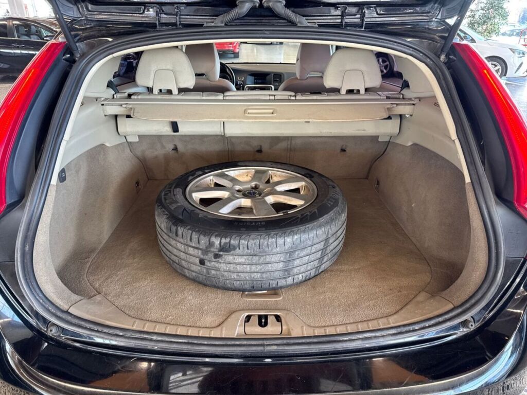 Volvo V60 2012 Musta