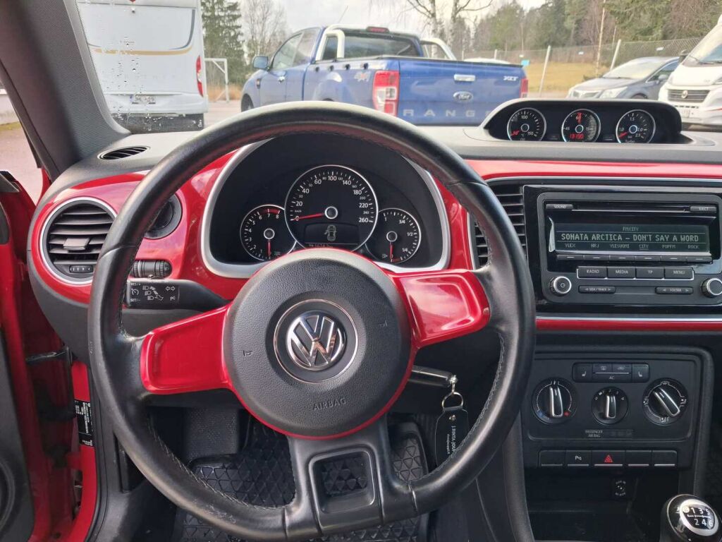 Volkswagen Beetle 2012 Punainen