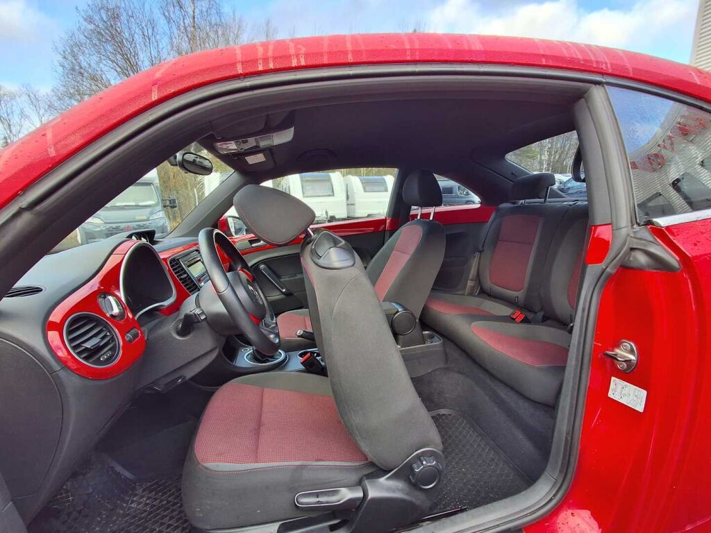 Volkswagen Beetle 2012 Punainen