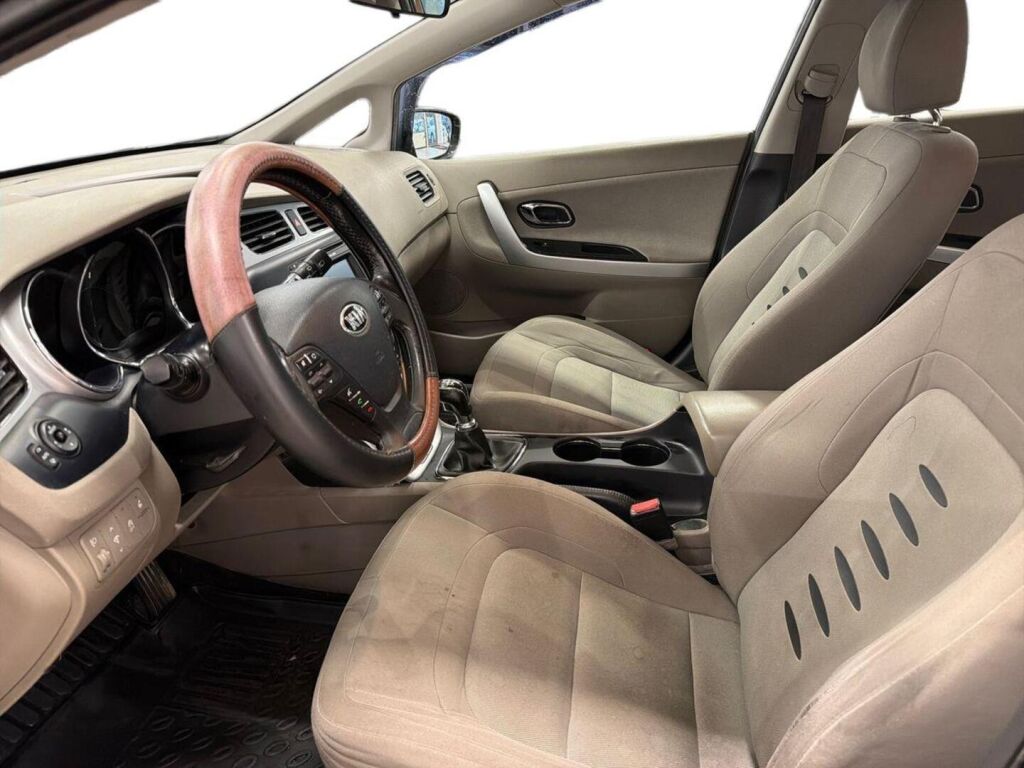Kia Ceed 2012 Ruskea (beige)
