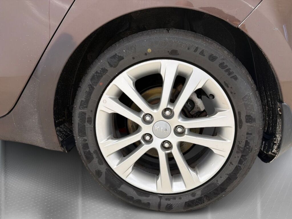 Kia Ceed 2012 Ruskea (beige)