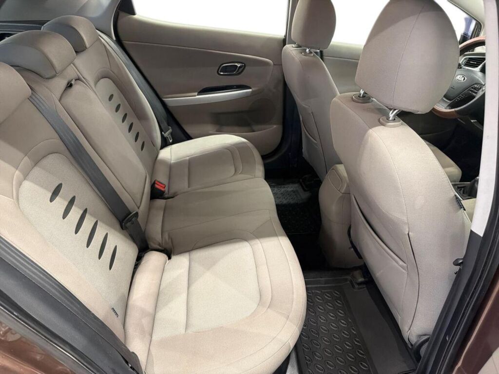 Kia Ceed 2012 Ruskea (beige)