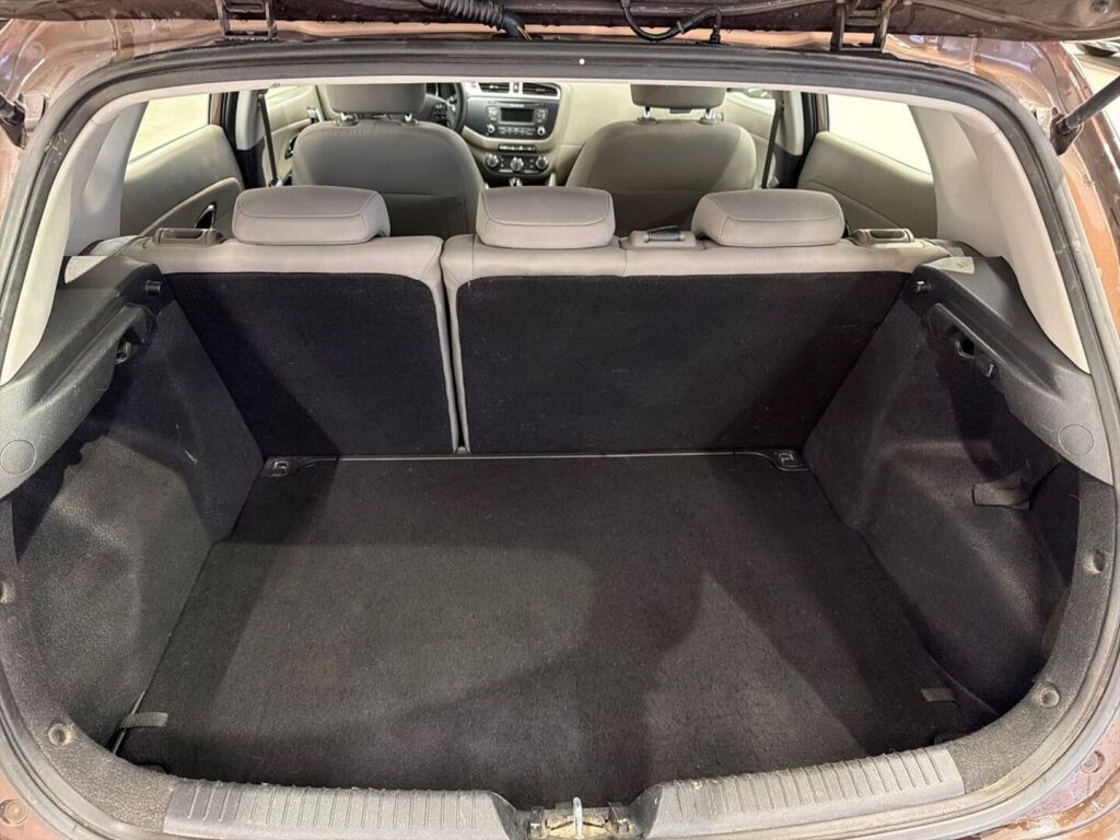 Kia Ceed 2012 Ruskea (beige)