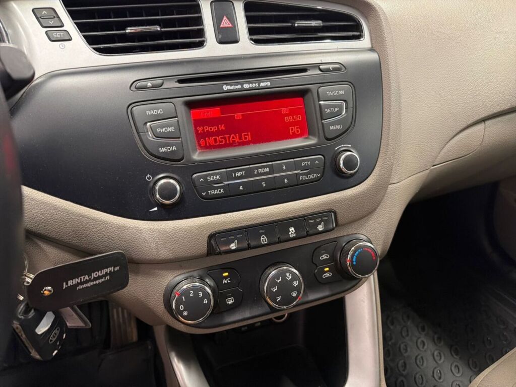 Kia Ceed 2012 Ruskea (beige)