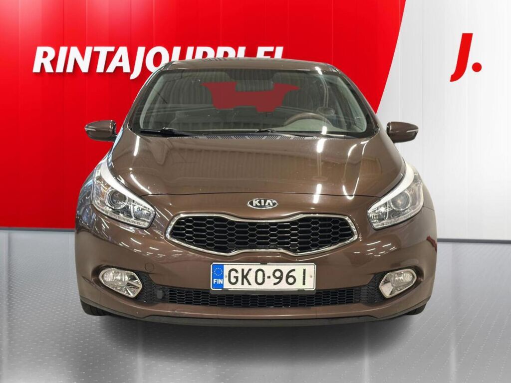 Kia Ceed 2012 Ruskea (beige)