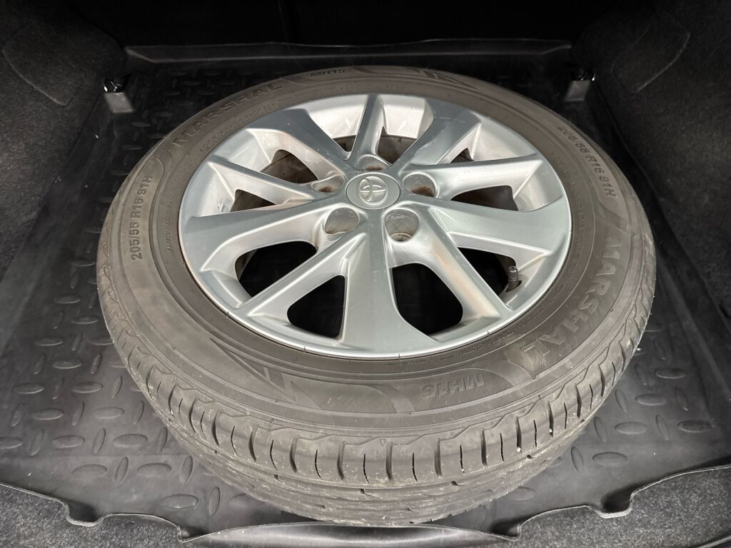 Toyota Auris 2014 Harmaa