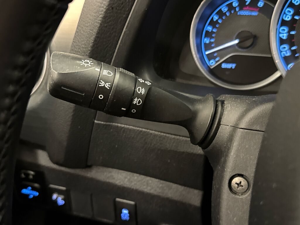 Toyota Auris 2014 Harmaa