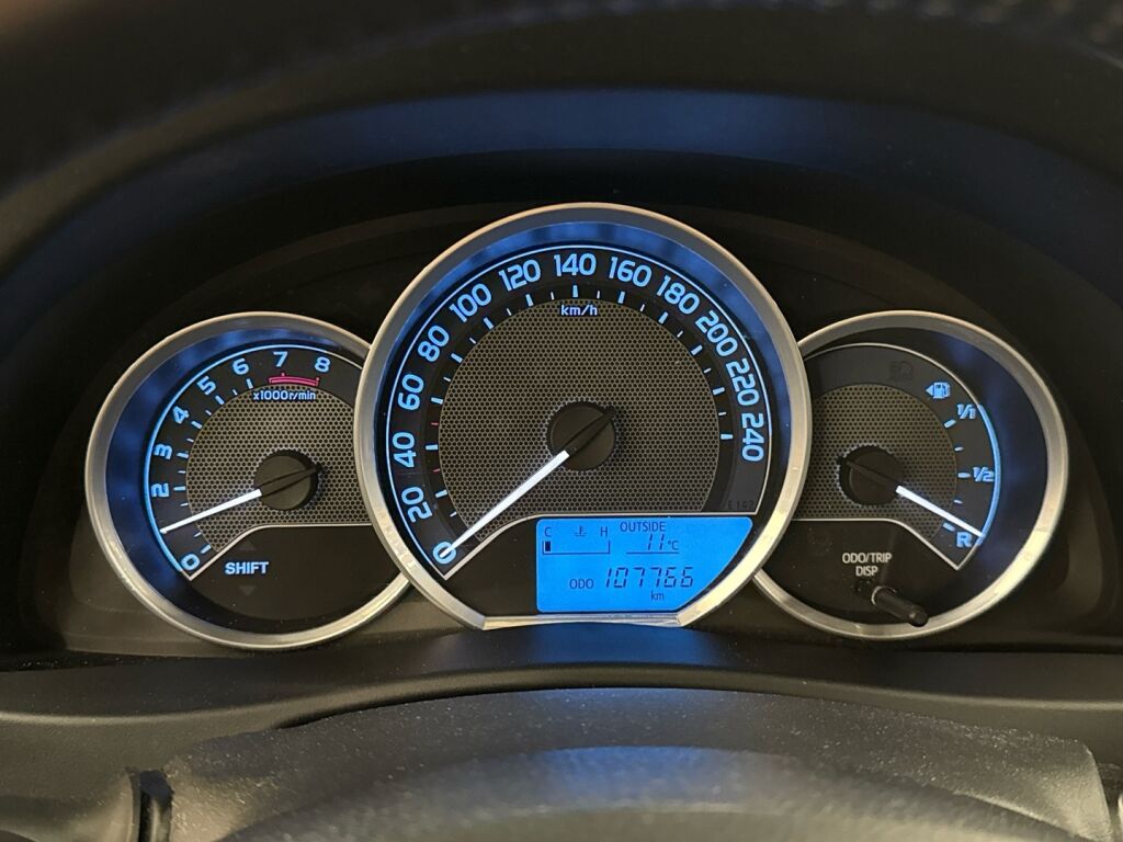 Toyota Auris 2014 Harmaa