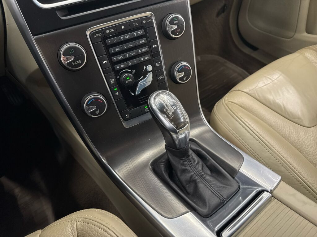 Volvo V60 2013 Musta