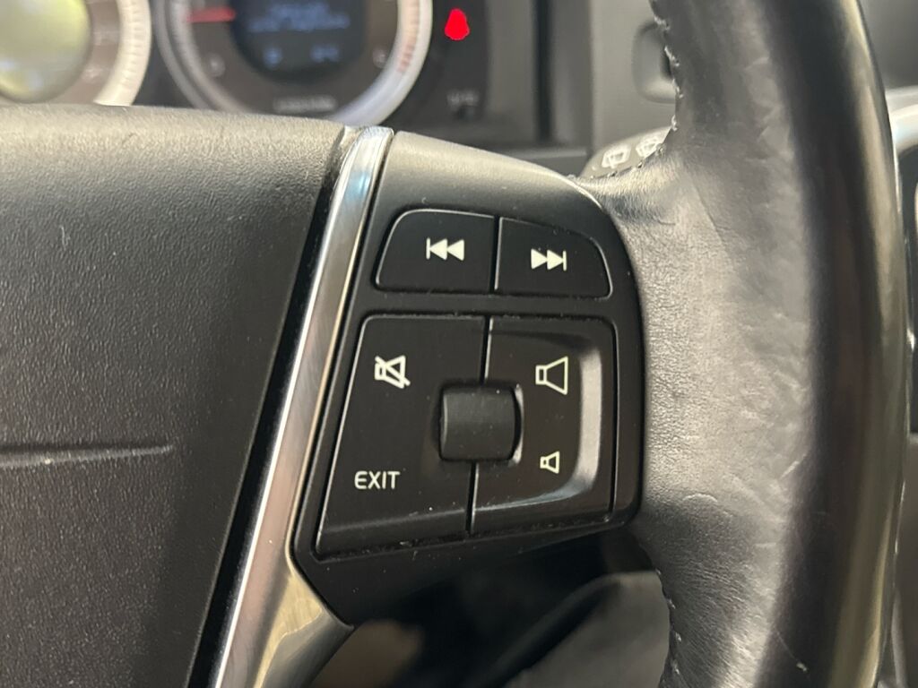 Volvo V60 2013 Musta