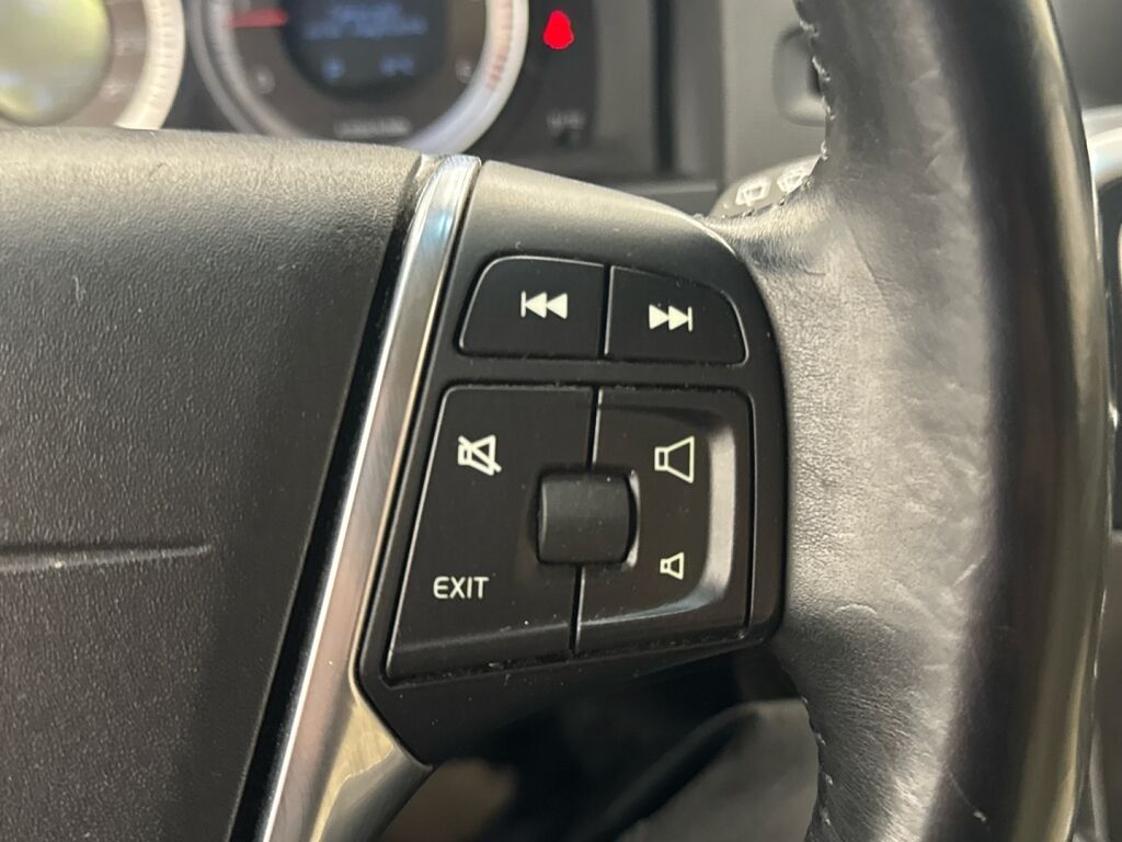 Volvo V60 2013 Musta