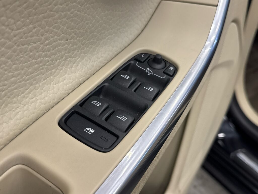 Volvo V60 2013 Musta