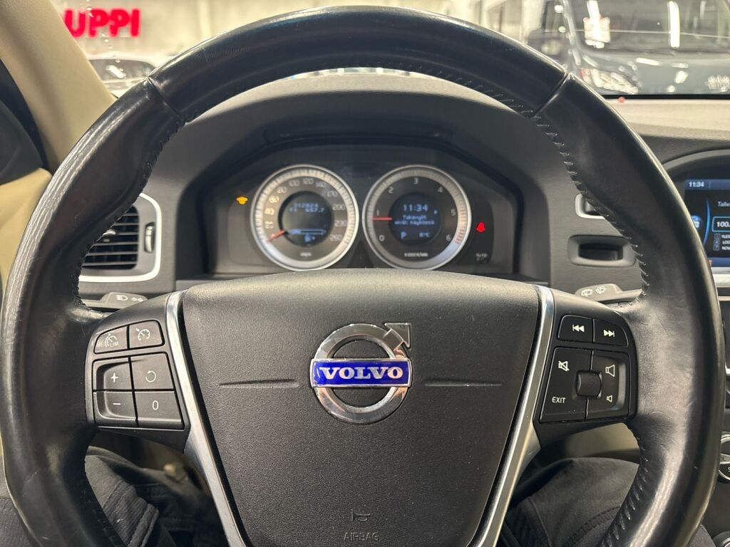 Volvo V60 2013 Musta