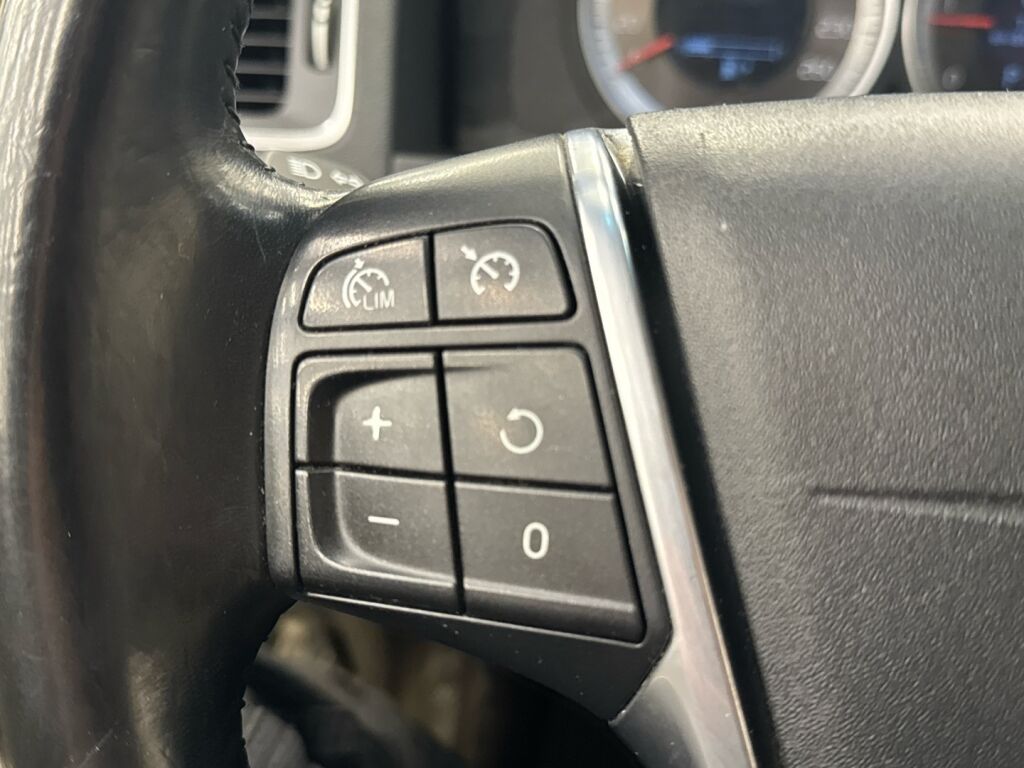 Volvo V60 2013 Musta