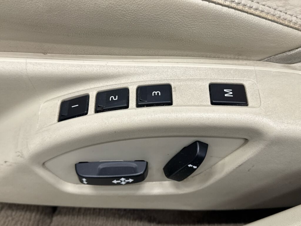 Volvo V60 2013 Musta