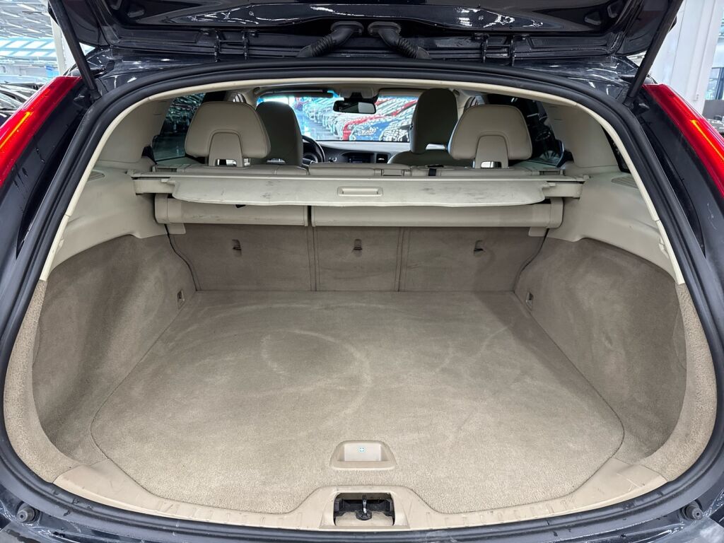 Volvo V60 2013 Musta
