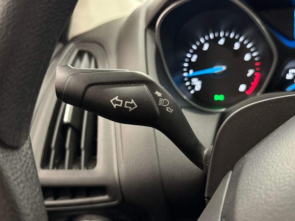 Ford Focus 2013 Harmaa