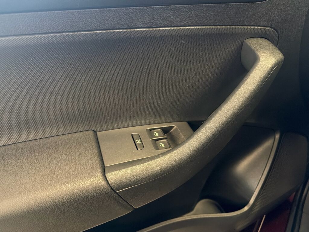 Skoda Rapid 2013 Punainen