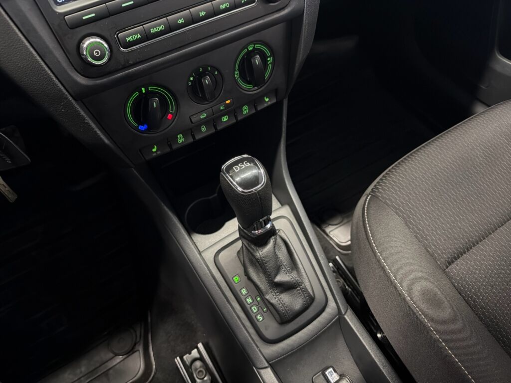 Skoda Rapid 2013 Punainen