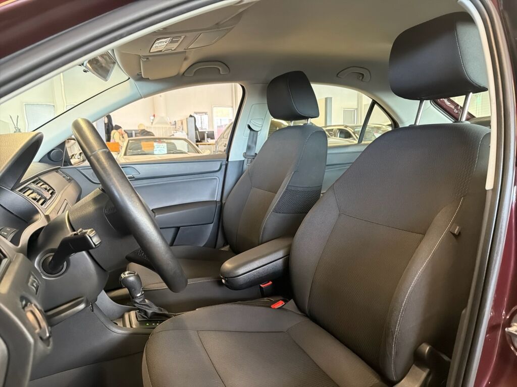 Skoda Rapid 2013 Punainen