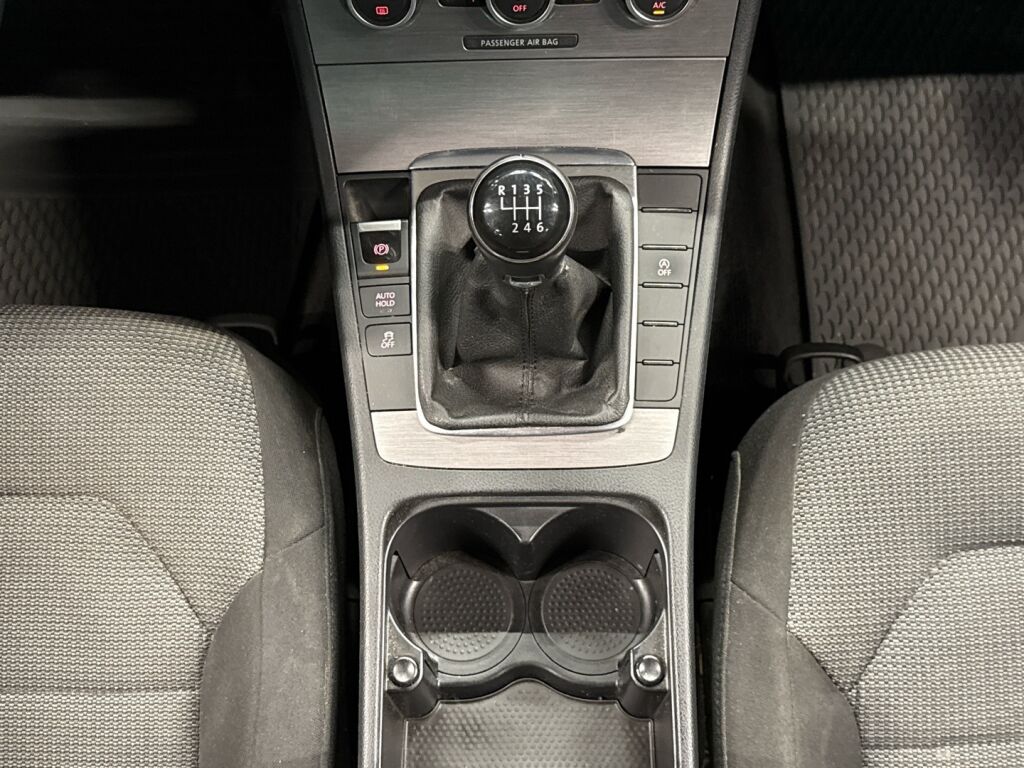 Volkswagen Passat 2013 Valkoinen