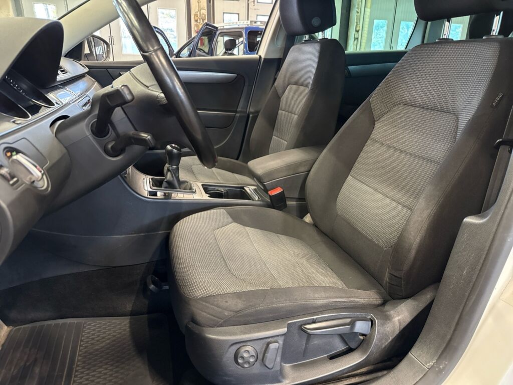 Volkswagen Passat 2013 Valkoinen