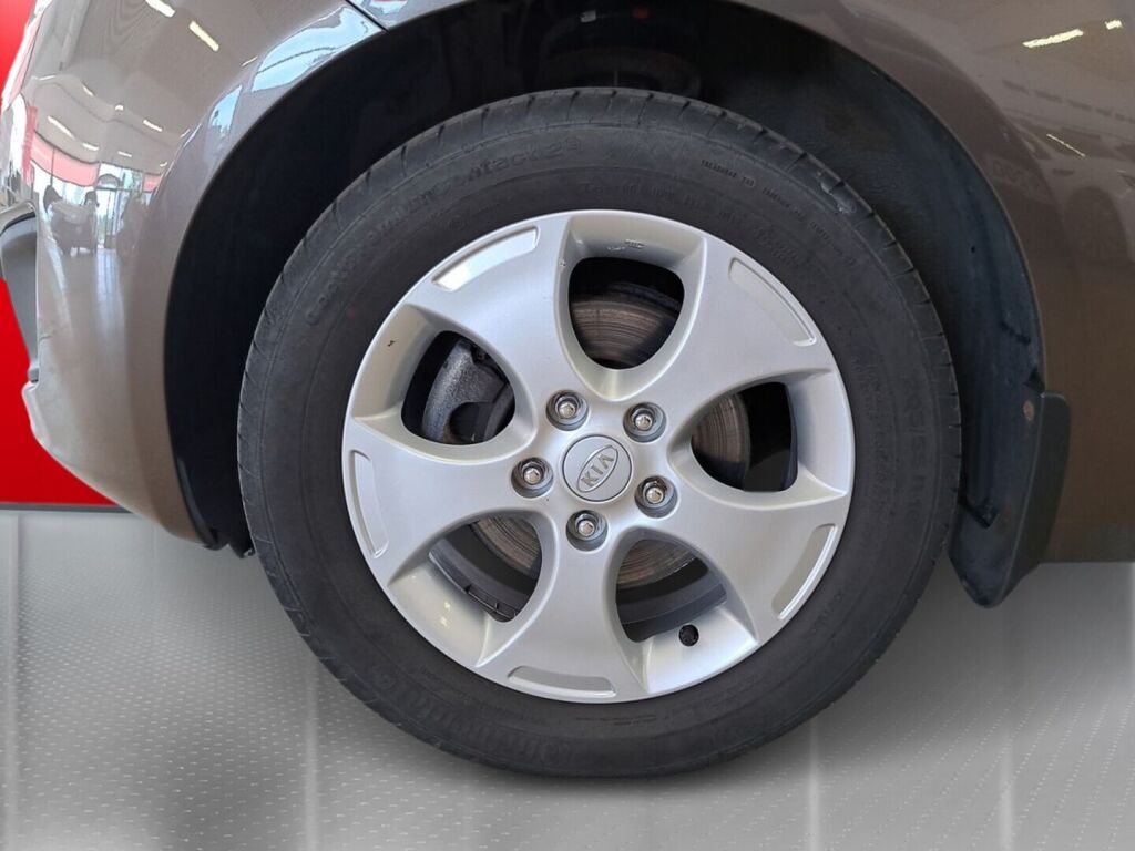 Kia Venga 2013 Ruskea (beige)