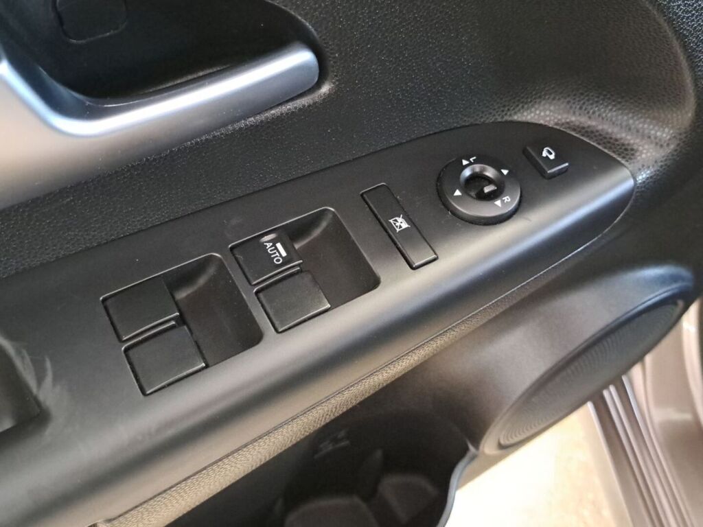 Kia Venga 2013 Ruskea (beige)